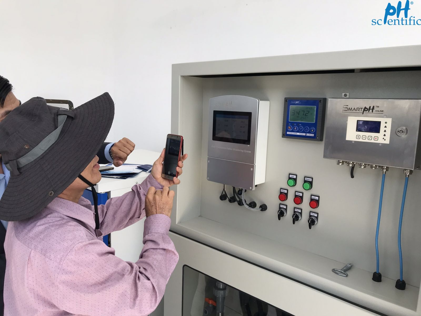 ben-trong-tu-quan-trac-nuoc-thai