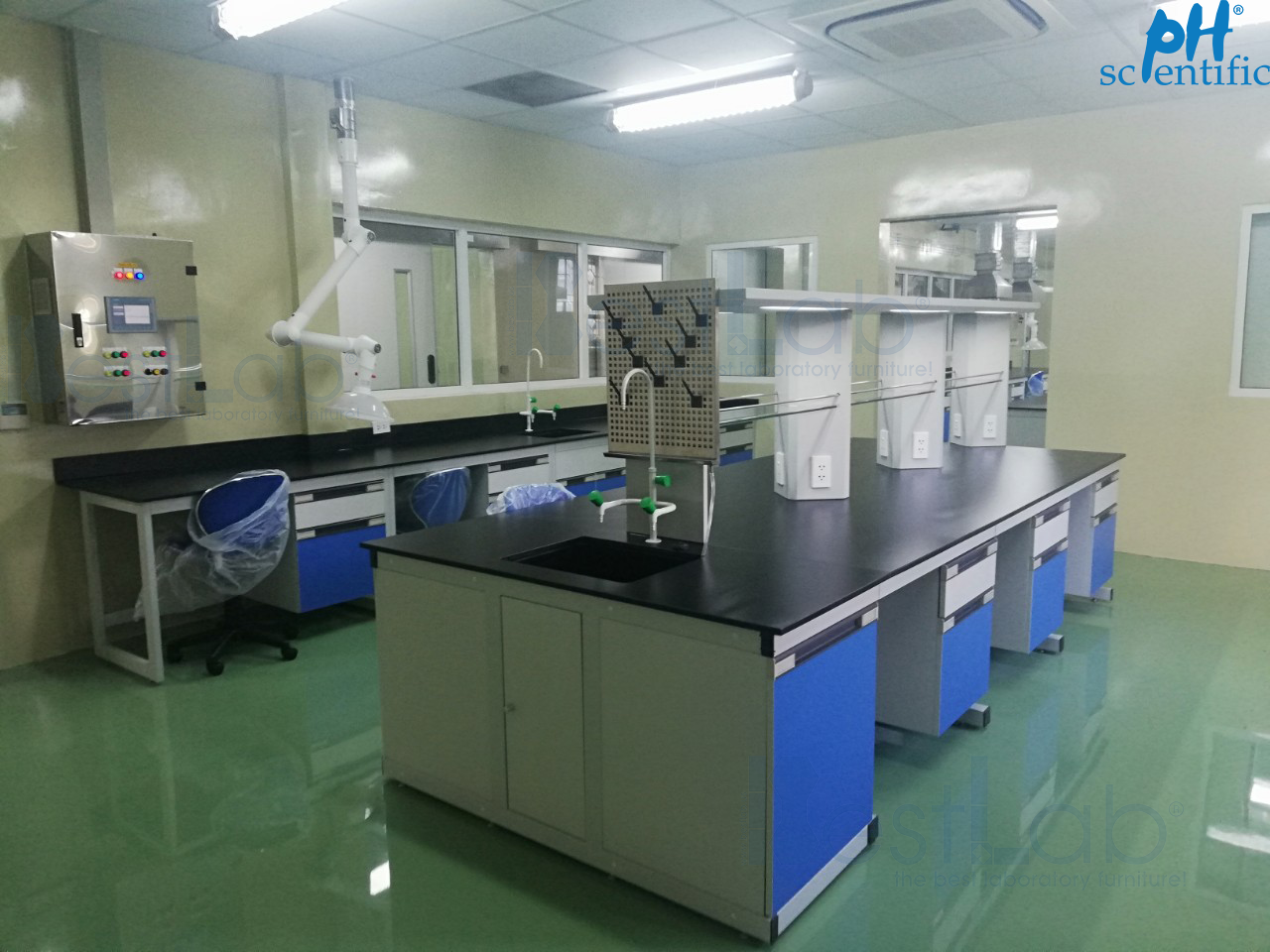 ban-thi-nghiem-co-bon-rua