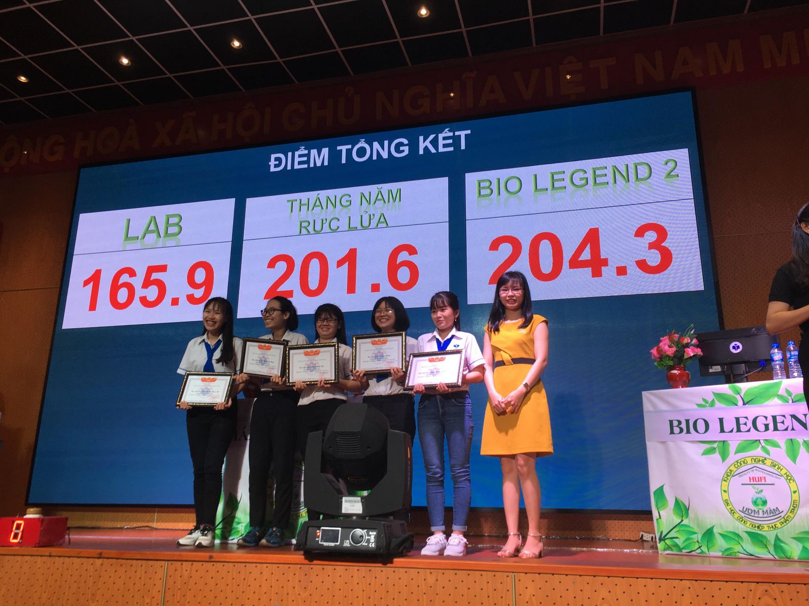 Phuong-Hai-trao-tang-giai-thuong