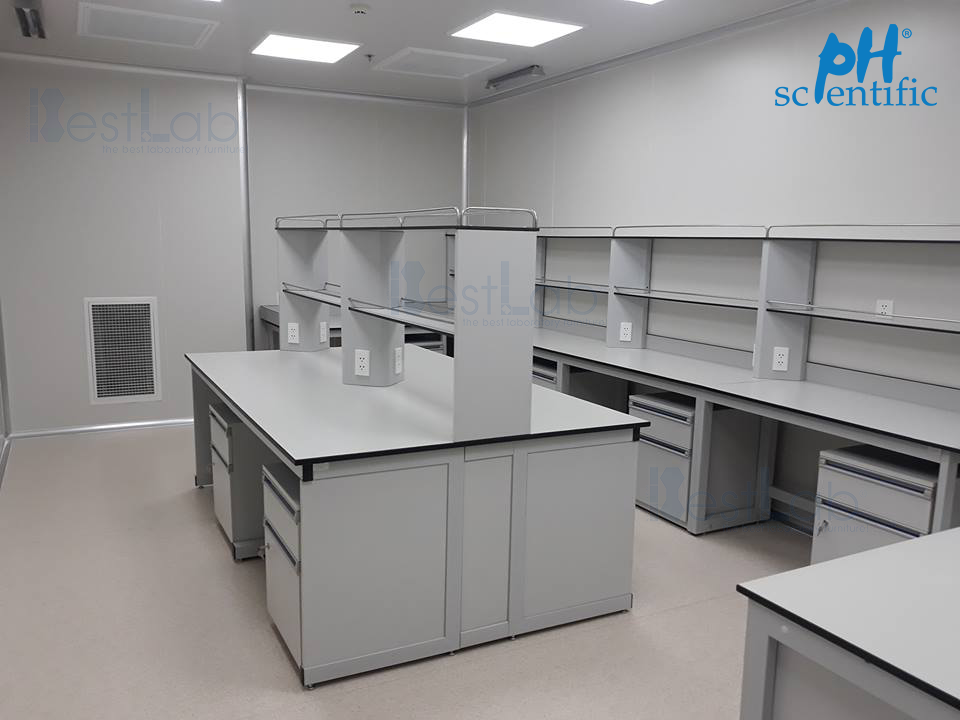 ban-thi-nghiem-trung-tam