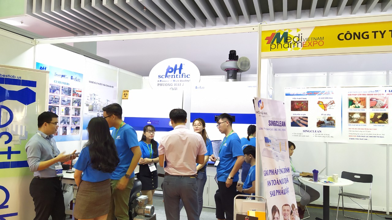 khach-hang-ghe-tham-quan